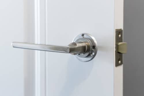 serrurier Les Pennes-Mirabeau - la pohto d'une poignée de porte bien installée