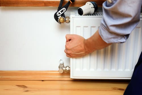 chauffagiste Aurillac - Réparation d'un radiateur par un plombier chauffagiste