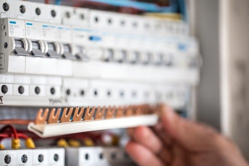 électricien Pontoise - Entretien d'un tableau électrique par un artisan électricien