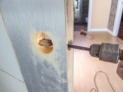 serrurier Aix-les-Bains - Installation d'une serrure dans une porte
