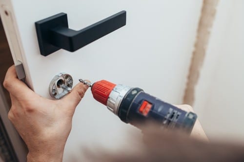 serrurier Dax - Installation d'une serrure sur une porte