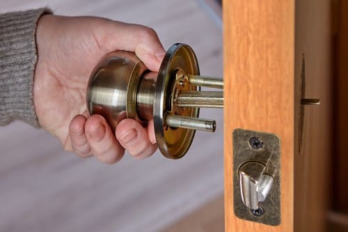 serrurier Sedan - Installation d'une serrure sur une porte