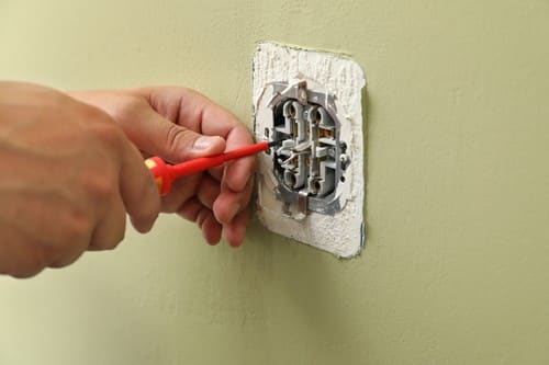 électricien Marseille 13008 - Installation d'une prise