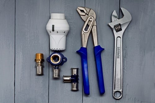 Plombier Loudéac - les bons artisans - outils de plombier