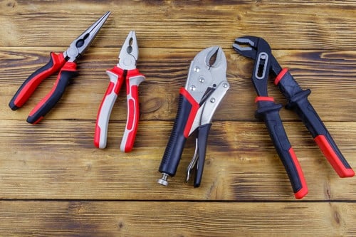 Plombier Sainte-Maxime - les bons artisans - outils de plombier