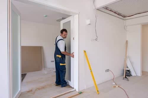 Serrurier Chaponost - les bons artisans - installation d'une porte