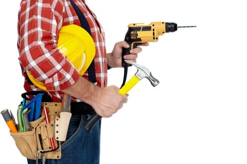 Plombier Fontenay-le-Comte - les bons artisans - plombier avec ses outils