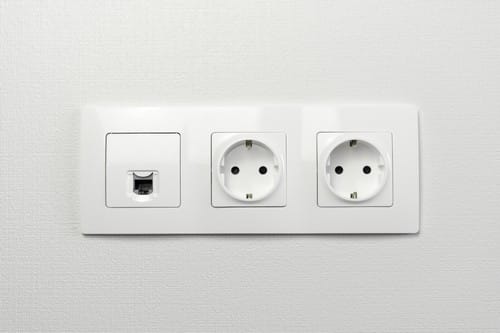 électricien Meylan - Une prise électrique