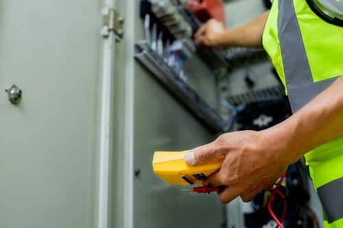 Electricien La Londe-les-Maures - intervention sur un tableau électrique