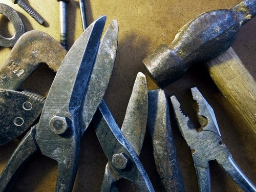 Serrurier Brie-Comte-Robert - visuel de plusieurs vieux outils