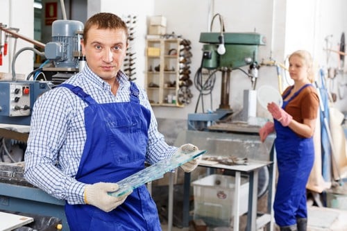 Vitrier Bruz - les bons artisans - vitrier en atelier
