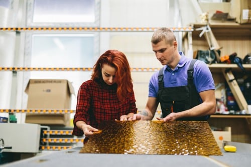 Vitrier Creutzwald - les bons artisans - vitriers en atelier