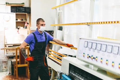 Vitrier La Londe-les-Maures - les bons artisans - vitrier en atelier