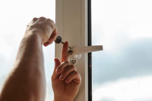 Vitrier Lavaur - les bons artisans - intervention sur une fenêtre