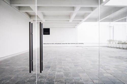 Vitrier Quetigny - visuel d'une vitre dans une pièce