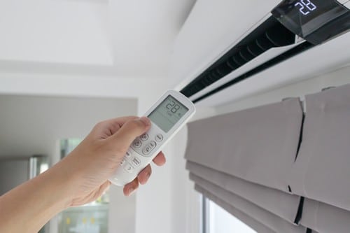 Climatisation Triel-sur-Seine - les bons artisans - télécommande de la climatisation
