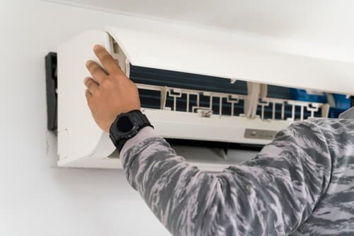 Climatisation Vaux-le-Penil - les bons artisans - changement des filtres d'une climatisation
